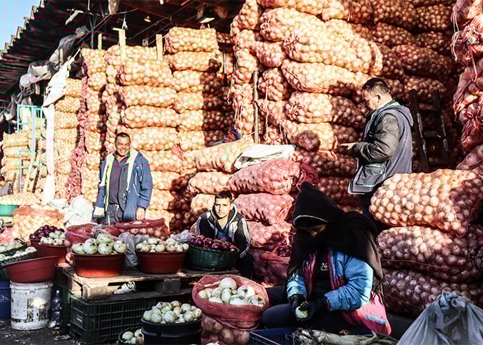  - En Corabastos nadie se detiene para que la comida no falte