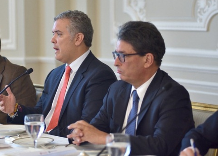 En materia de pensiones, Colombia rema en contravía