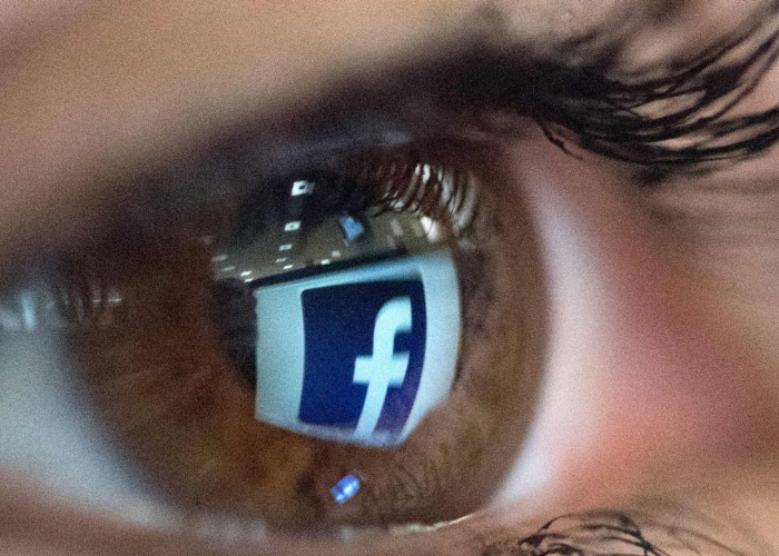 Sobre la soledad que llenamos con likes y fotos en redes sociales