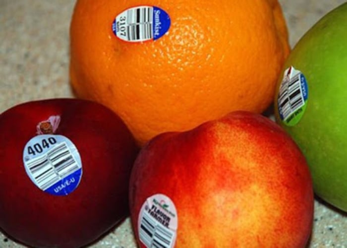 Stickers en frutas y verduras sobran desde hace rato