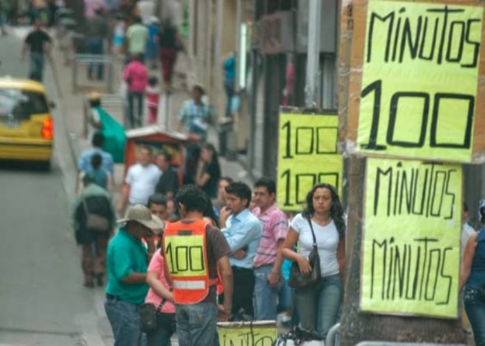 Venta de minutos en la calle, una fuente de contagio segura