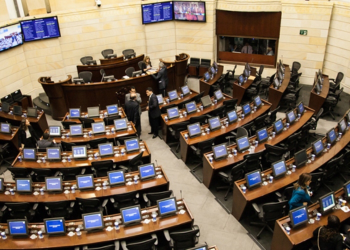 Honorables senadores, por favor, ¡pónganse a trabajar!
