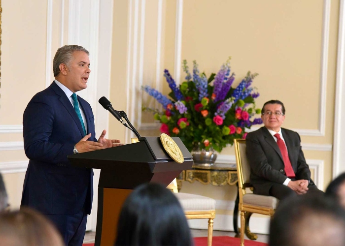 Al pan pan y al virus virus