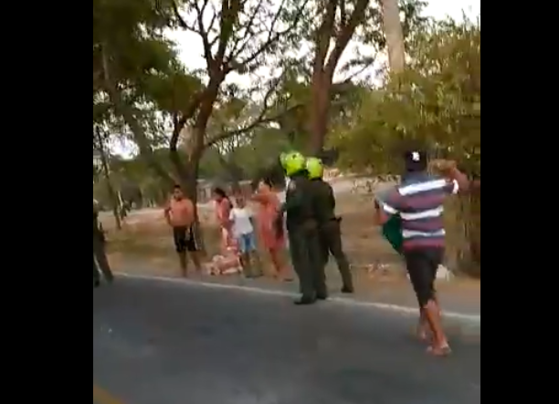 Saquean en Valledupar un camión y la policía sólo puede grabar. Video