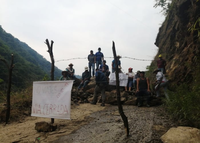Con barricadas campesinos intentan frenar la llegada del coronavirus a sus territorios