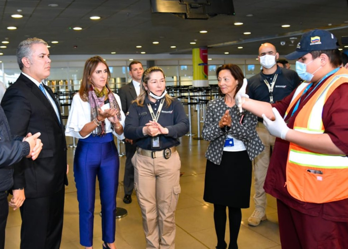 ¿Duque desconfía de los médicos colombianos?