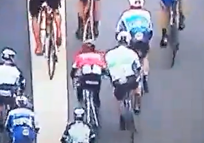 El gigante europeo que a empujones quiso tumbar a Nairo....y no pudo. Video