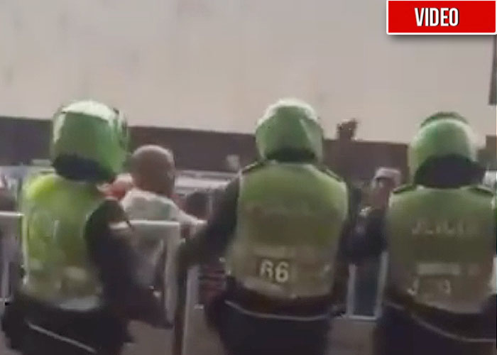Revuelta de vendedores ambulantes frente a la alcaldía de Cali. Video