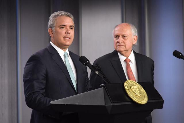 Las críticas a Patarroyo por respaldar las políticas de Duque contra el Coronavirus