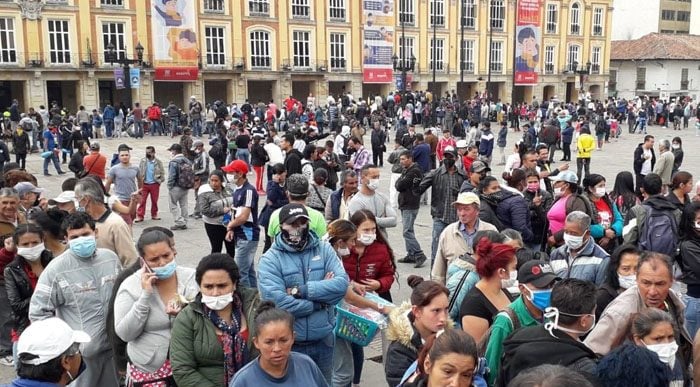 Foto: @8RonaldQuintero - Cientos de venezolanos en la Plaza de Bolívar:"Tenemos hambre"