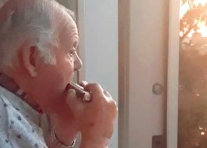 VIDEO: Anciano con Alzheimer cree que aplausos por médicos de Coronavirus son para él