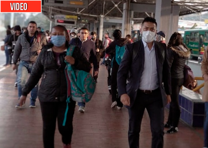 La señora en Cartagena que fabrica tapabocas y los regala. Video