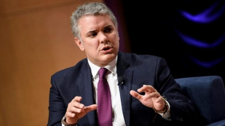 “A río revuelto, ganancia de pescadores”