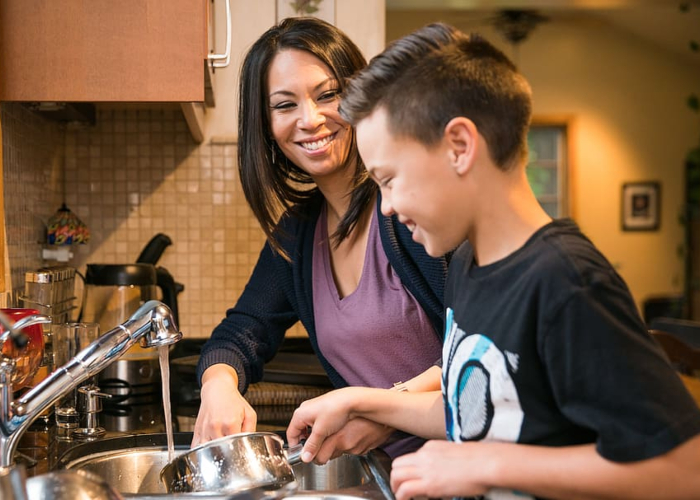 Cuidar el hogar no es un acto de amor, es un trabajo no remunerado