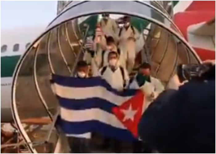 Como héroes, así recibieron a médicos cubanos en Italia