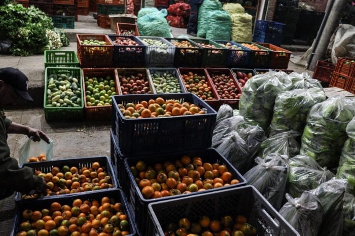  - En Corabastos nadie se detiene para que la comida no falte