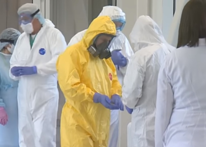 Con traje especial: Así visitó Putin hospital con pacientes sospechosos de Coronavirus