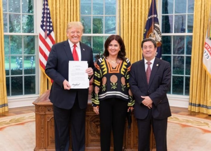 Pacho Santos sigue al frente de la Embajada de Washington