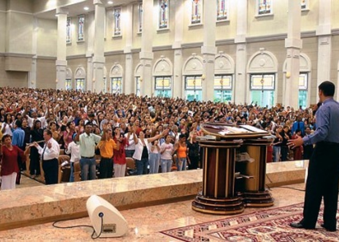 Las iglesias, ¿condenadas a la quiebra?