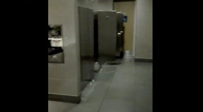  - ¿Fantasmas aterrorizan en los baños de El Dorado?