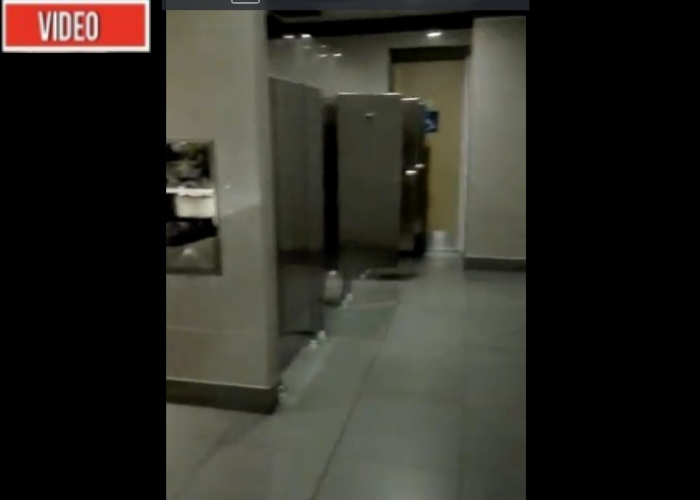 ¿Fantasmas aterrorizan en los baños de El Dorado?