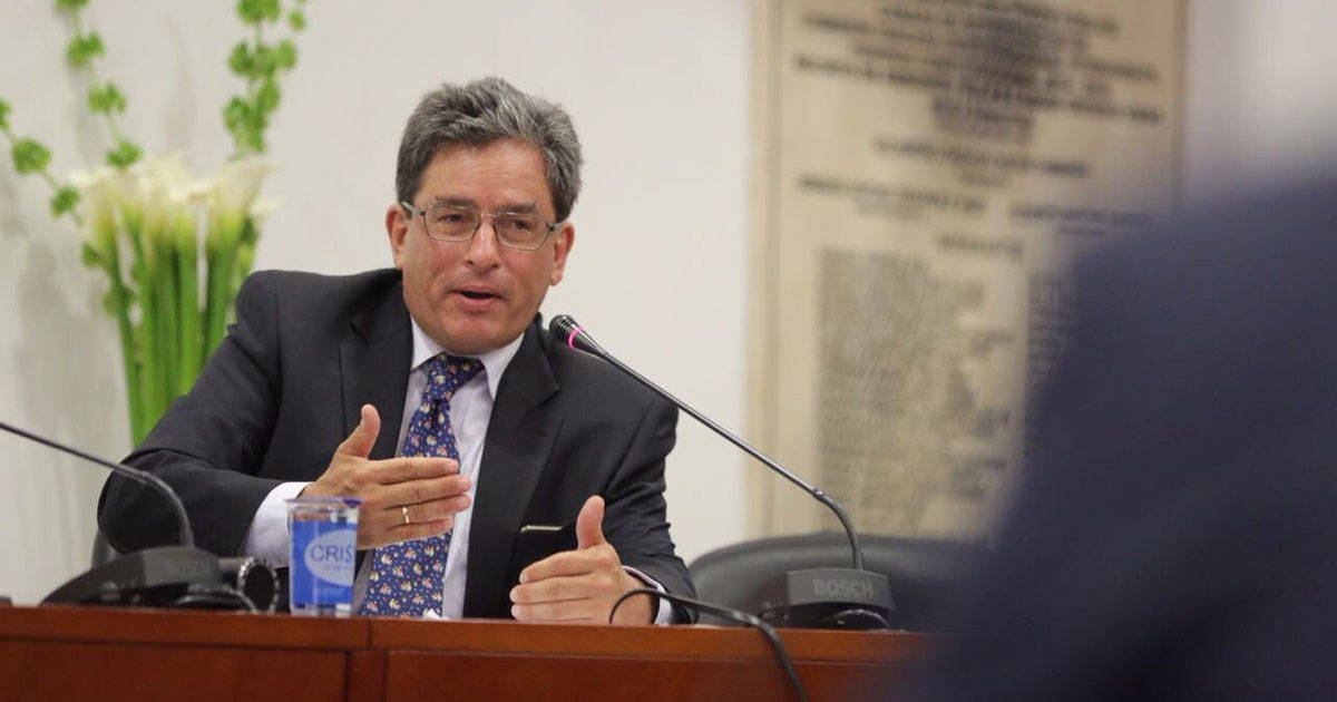 “500 mil millones se van a ganar los bancos por prestarle 9.8 billones al gobierno”