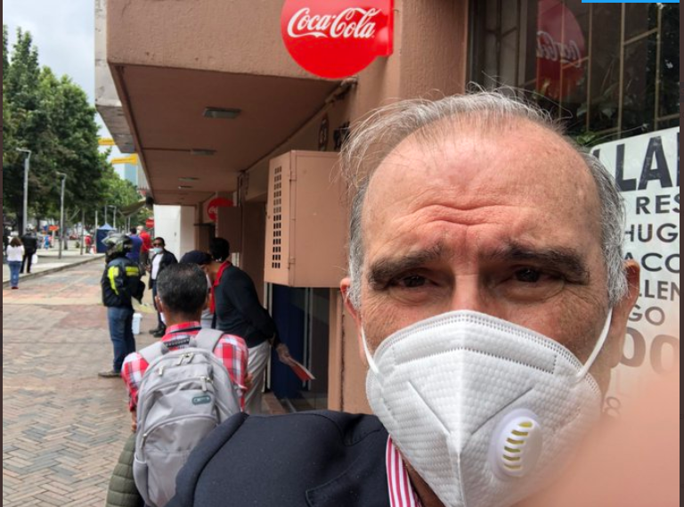 ¿Humberto de la Calle viola la cuarentena obligatoria para mayores de 70?