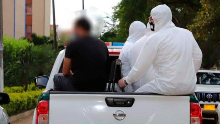 Hablaba con los vecinos, se paseaba por su barrio en Cali ¡Y tenía Coronavirus!