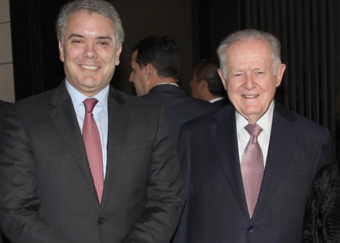 “15 decretos a favor de Sarmiento Angulo, gracias Ivánchis por ser tan lindo con Colombia”