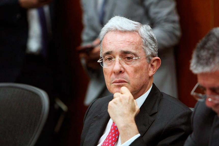 Alvaro Uribe desmiente las calumnias sobre su salud