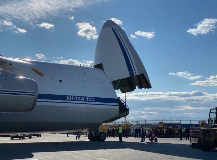  - Putin se la metió toda: envió a EE.UU. el mega avión Antonov