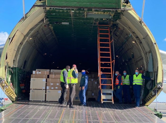  - Putin se la metió toda: envió a EE.UU. el mega avión Antonov