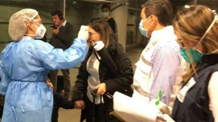 Pelando el cobre.  #UnaCruzadaDeSolidaridad