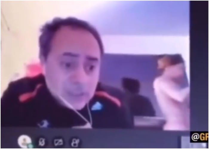 VIDEO: Profesor muestra a su esposa desnuda en clase virtual por accidente