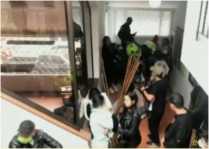 El domiciliario al que no le pagaron el guaro y en venganza denunció una rumba de 40 personas