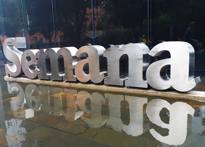 El nuevo rumbo de Semana que tiene felices a los uribistas