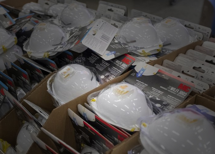 El empresario que acumuló 200 mil tapabocas para revenderlo