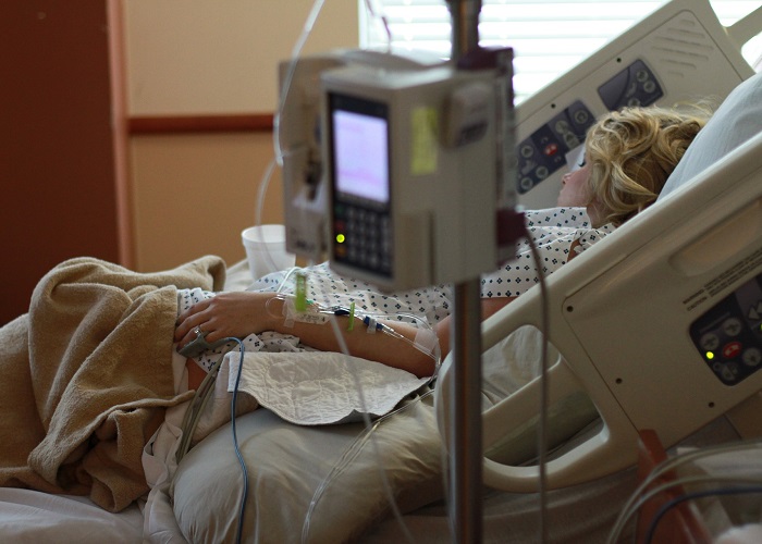 Seis departamentos no cuentan con registro de camas de UCI, denuncia congresista