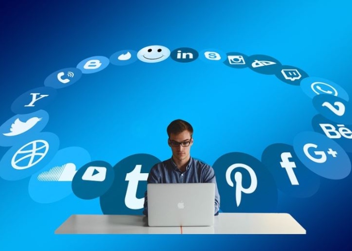 Los pseudorevolucionarios de las redes sociales