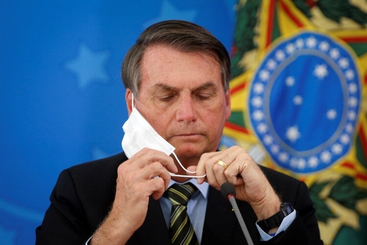 Bolsonaro bromea sobre el coronavirus el día que Brasil tuvo 1.179 muertes en 24 horas