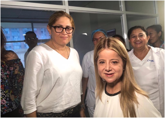 Mano derecha de Elsa Noguera con coronavirus