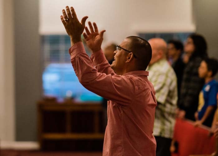 “Abrir las iglesias es urgente, el mensaje de Jesús es salvador”