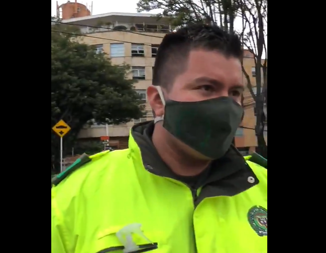 El infame atropello de un policía a una mama y su pequeña hija. VIDEO