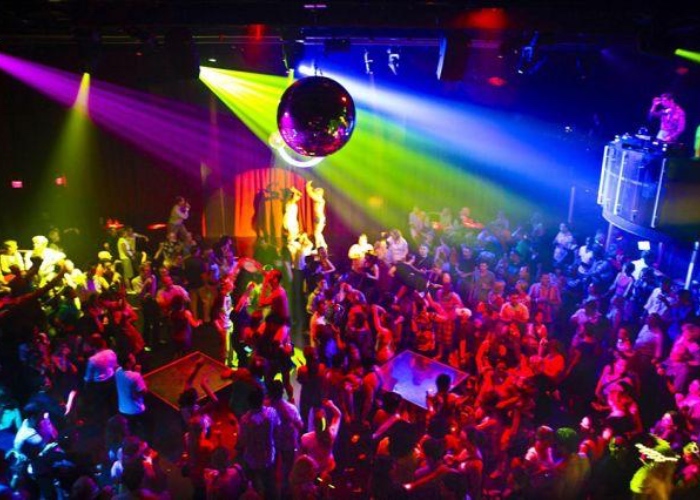 Bares y discotecas, contra la espada y la pared