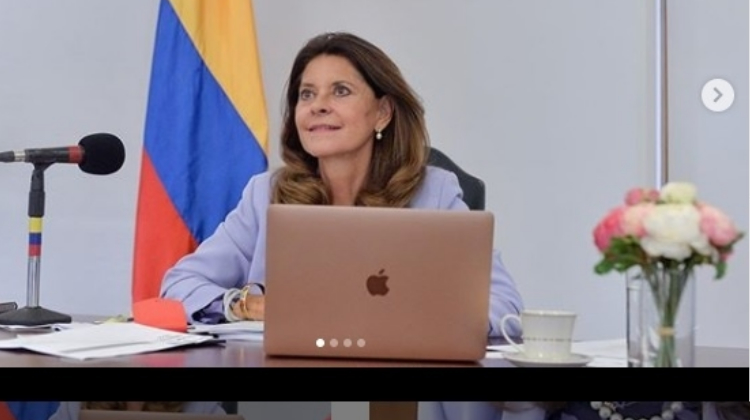 Marta Lucía fuera de contexto