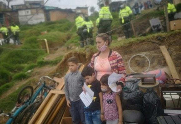 Desalojos forzados, acciones violentas de los gobiernos de Bogotá y Cali