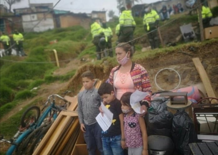 Desalojos forzados, acciones violentas de los gobiernos de Bogotá y Cali