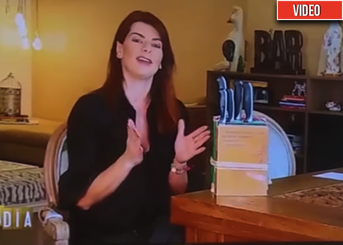 VIDEO: Carolina Cruz se disculpa por el portacuchillos con libros