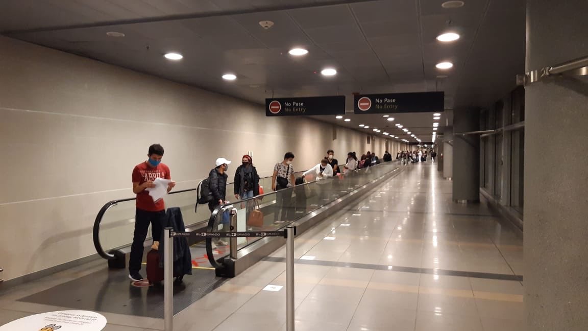 Largas filas en inmigración del Dorado: 5 vuelos en 3 horas ¿no que estaba cerrado?