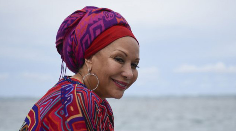 El racismo intolerable del más uribista de los twitteros